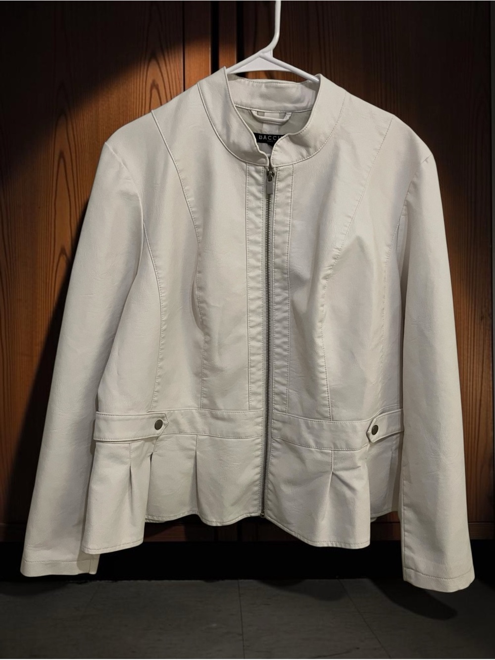 SPOTLESS& LIKE BRAND NEW!BACCINI WHITE/CREAM VEGAN LEATHER PEPLUM JACKET SIZE 2X